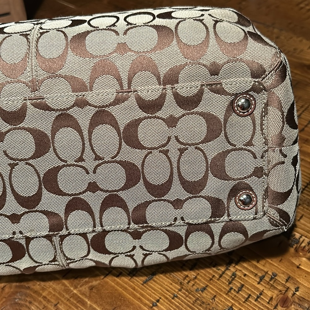 Coach purse - Picture 6 of 9